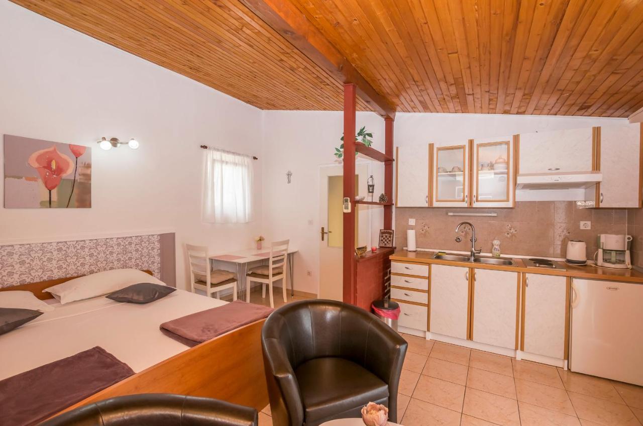 Apartments And Room Zinka Vodice Exterior photo