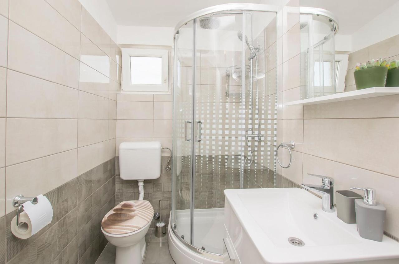 Apartments And Room Zinka Vodice Exterior photo